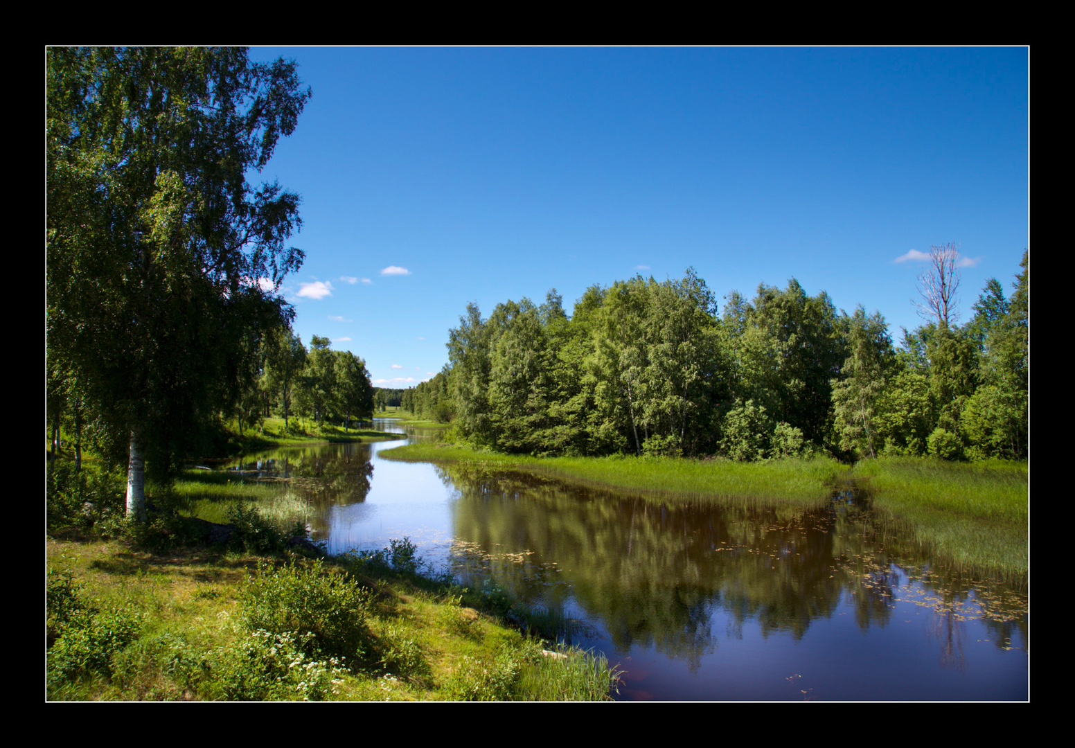 Flusslandschaft in Schweden bei Laksand.