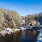 Flusslandschaft in Wintersonne getaucht