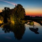 Flußlandschaft zur blauen Stunde