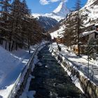 Flusslauf in Zermatt mit Matterhorn