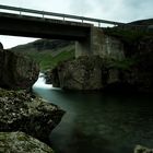 Flusslauf unter Brücke