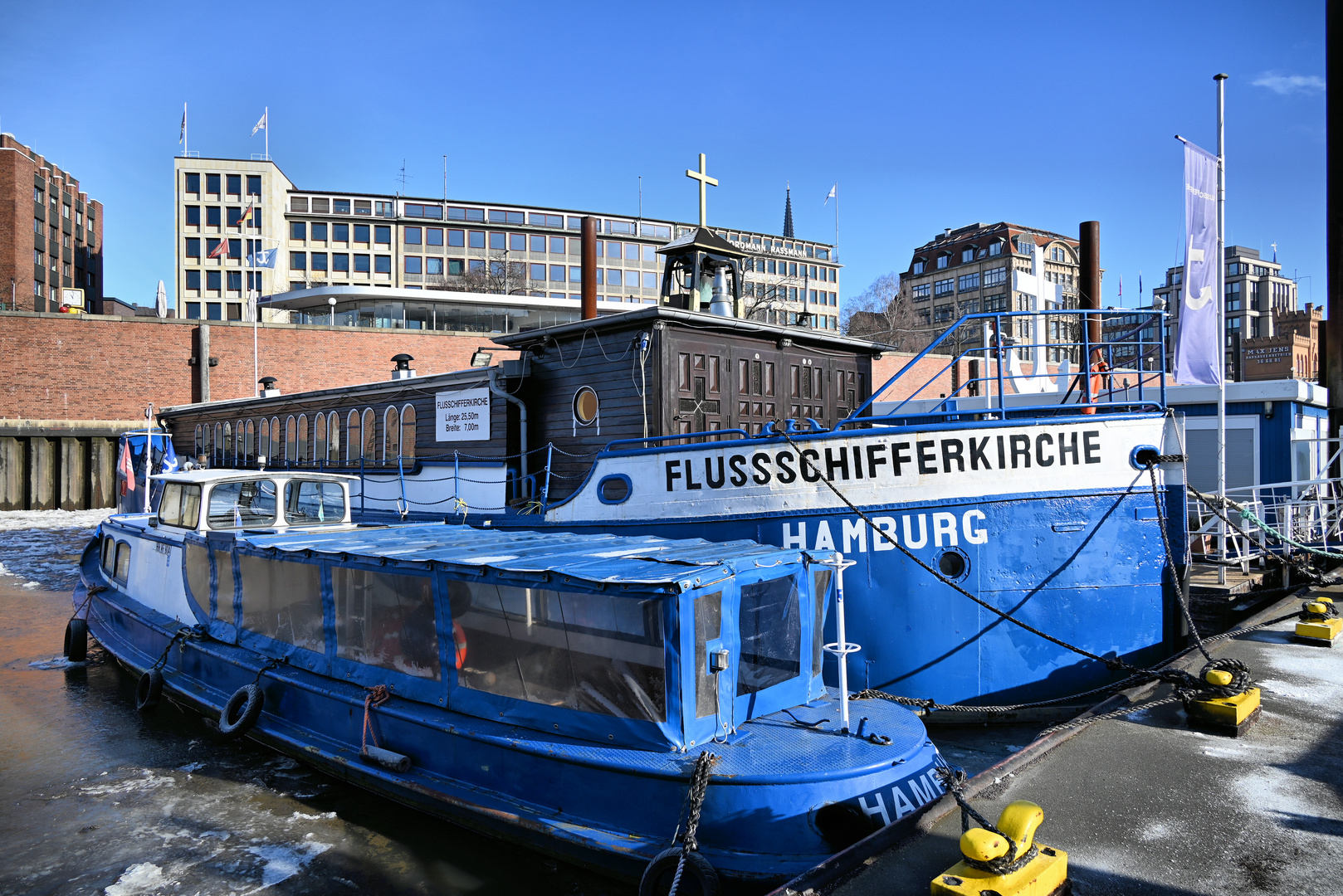 Flussschifferkirche im Binnenhafen von Hamburg