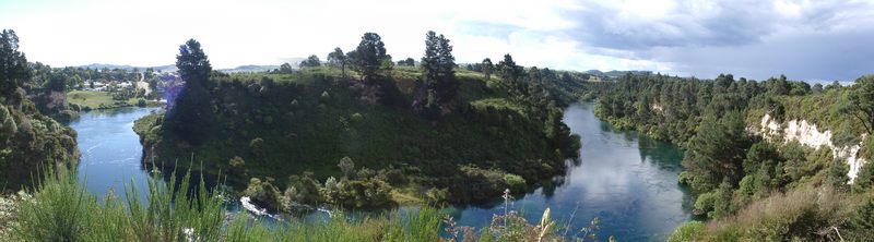 Flussschleife zwischen Taupo und den Huka Falls, Neuseeland, Nordinsel