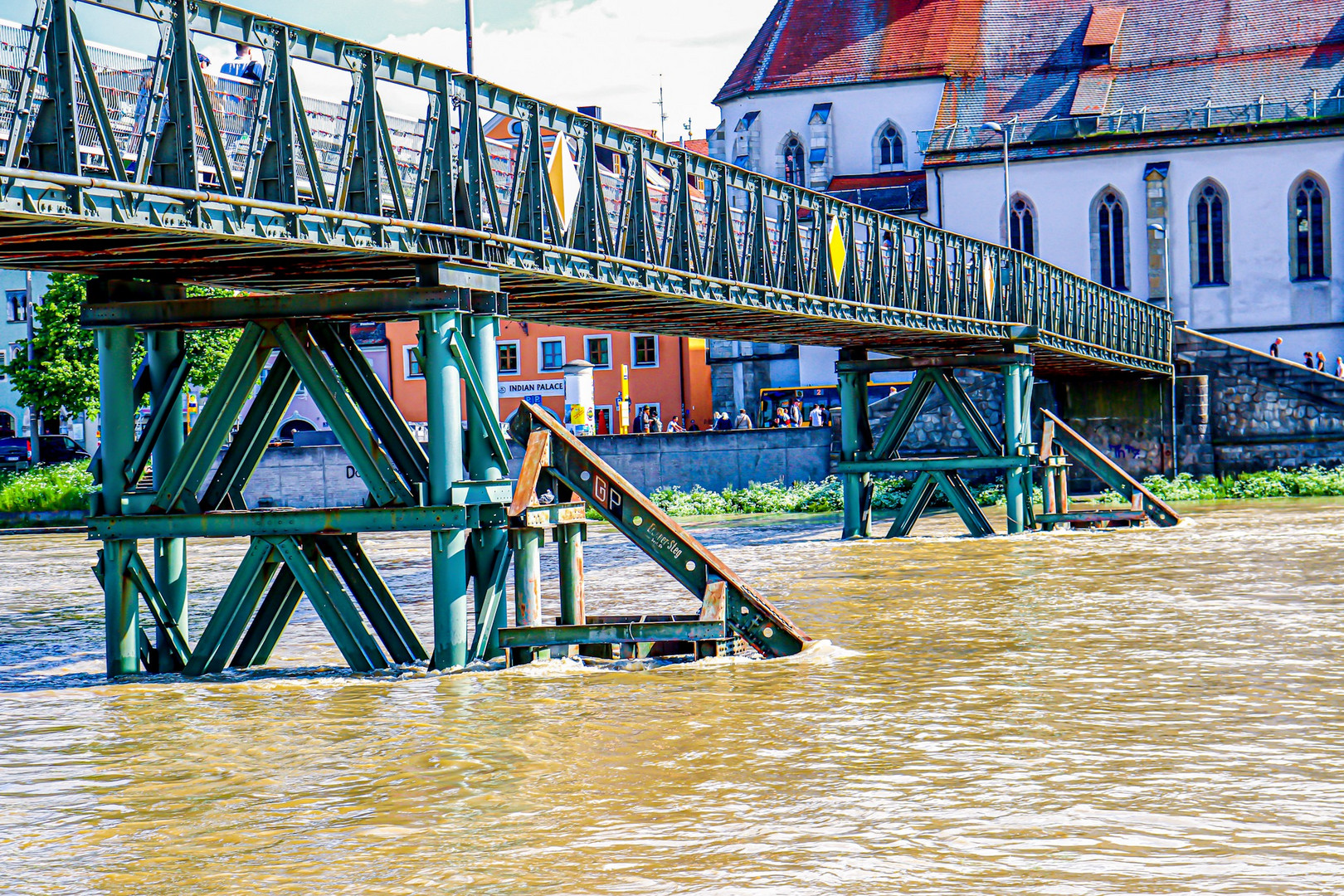 Flut am eisernen Steg Regensburg