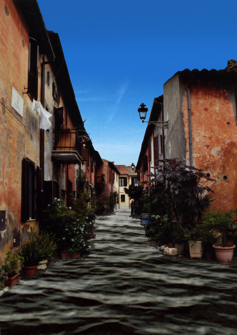 Flut in den Gassen von Venedig