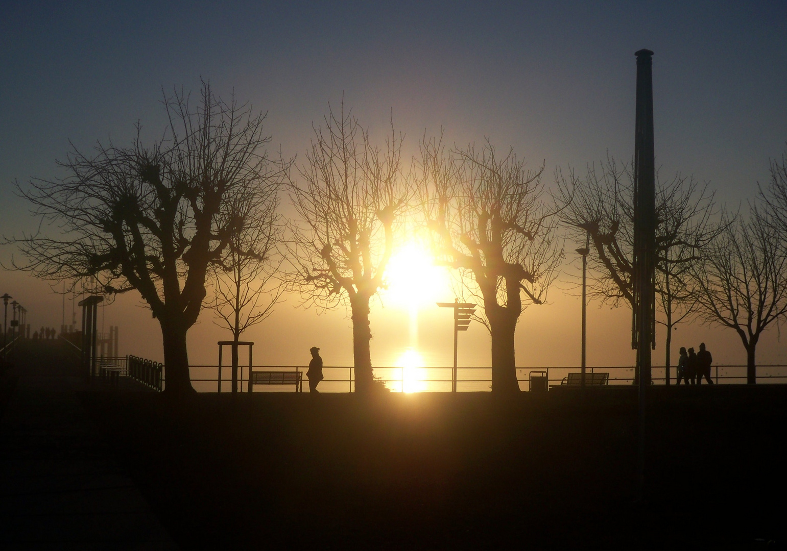 Flutlicht am Bodensee spiegelt seine Kraft