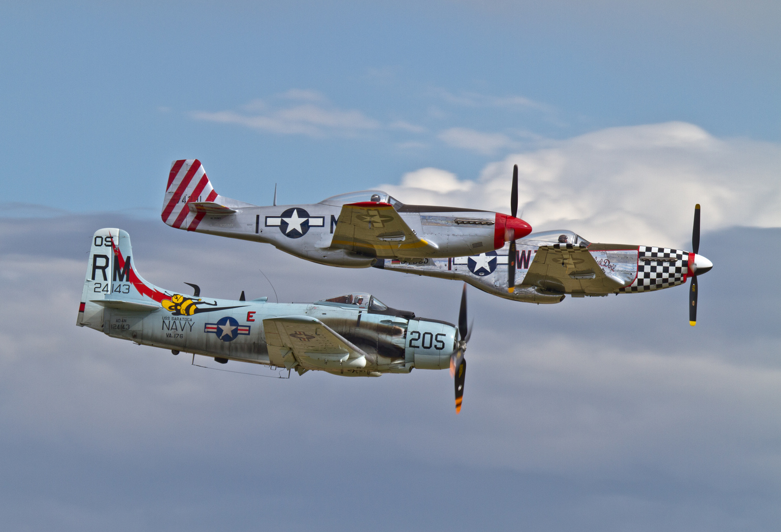 Fly by - 2Mustang 1 Skyraider