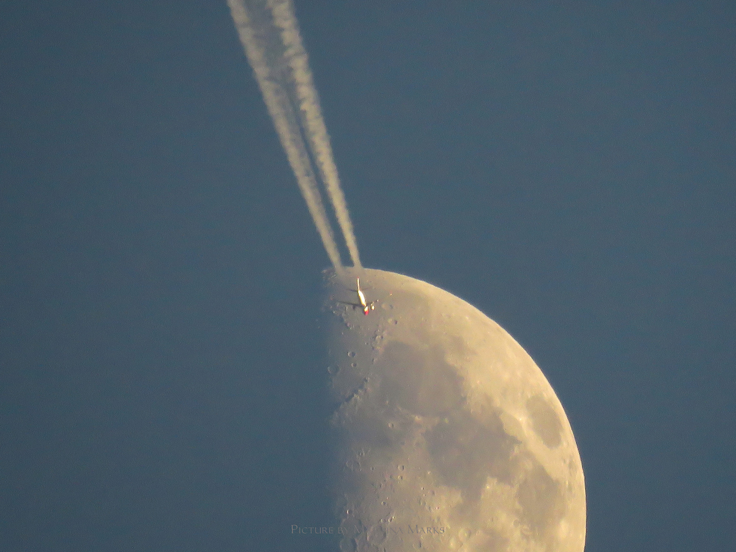 Fly me to the Moon (2)