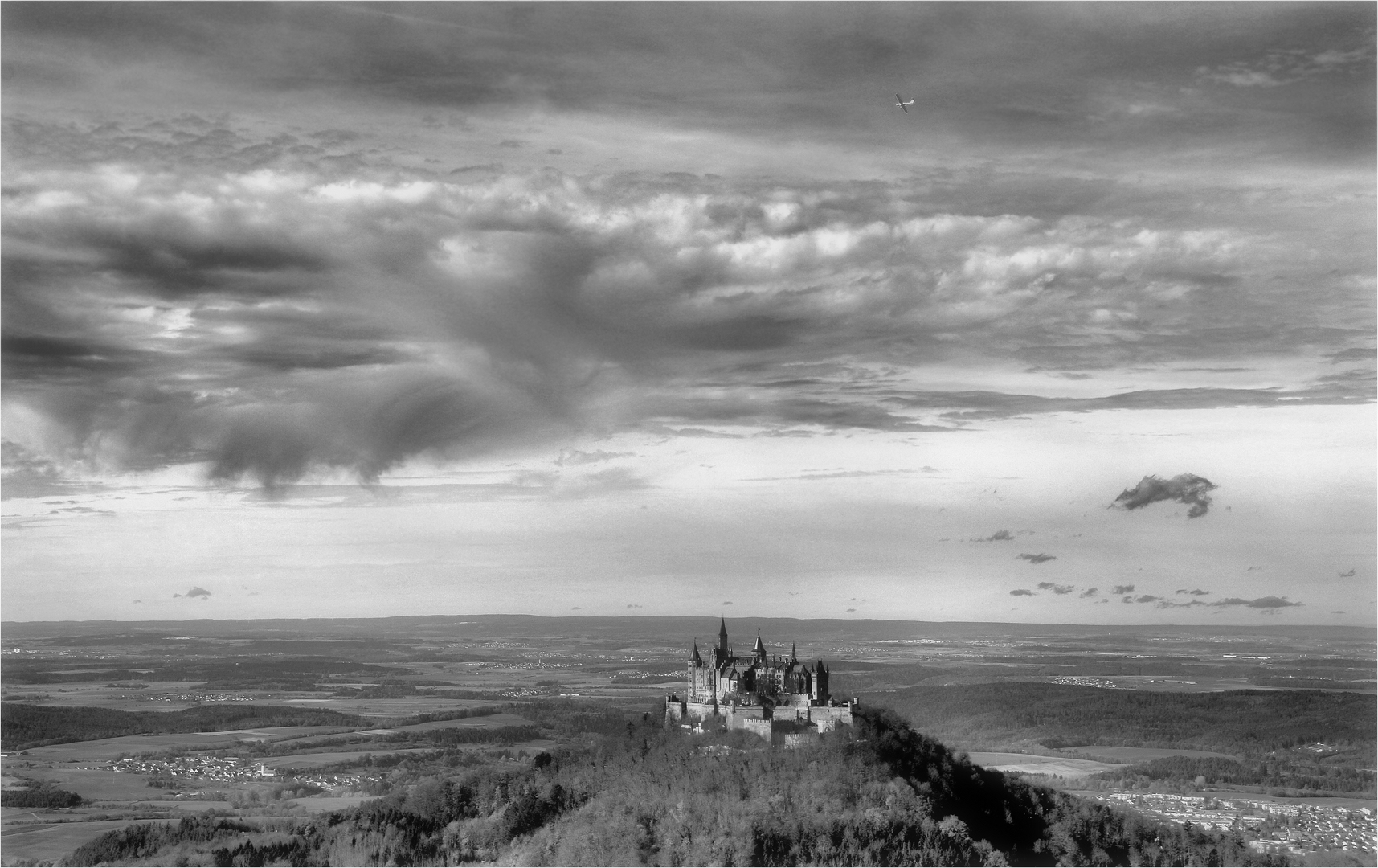 FLYING HIGH - HOCH HINAUS