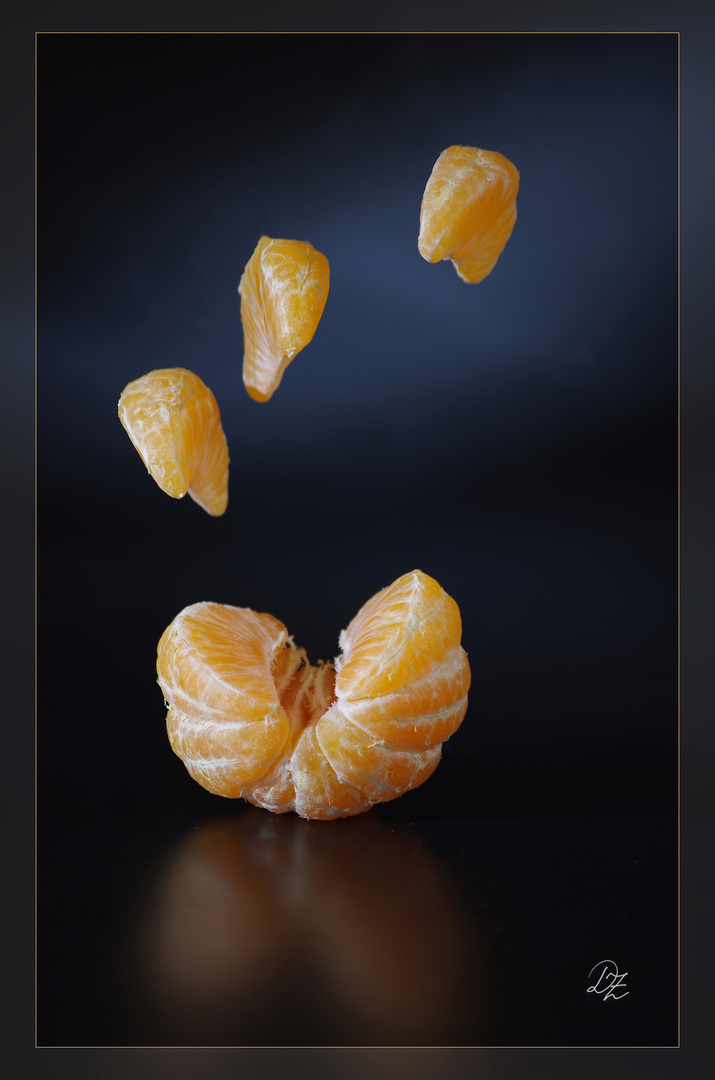 flying mandarines