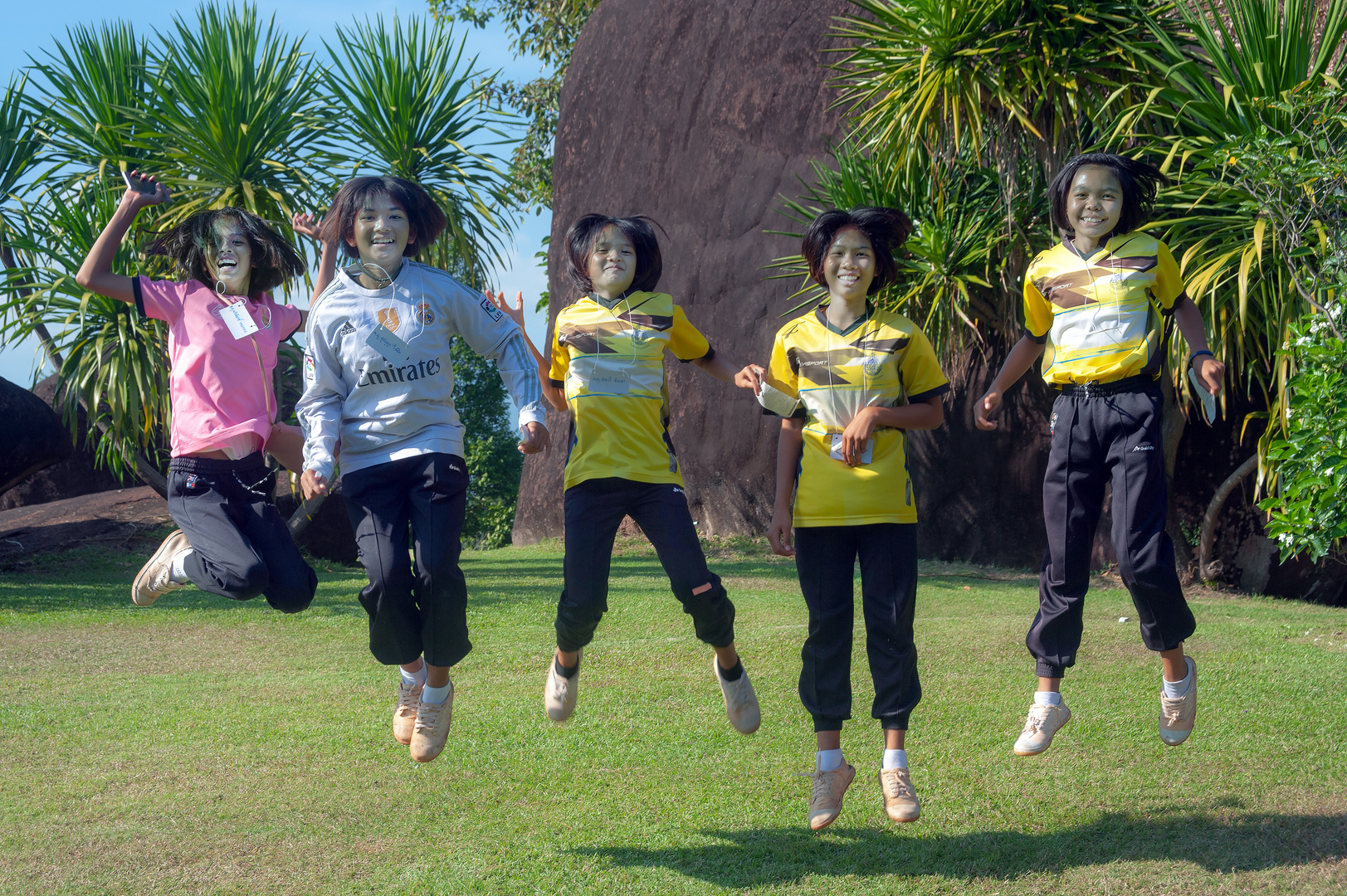 Flying schoolgirls in Kaeng Ahong 