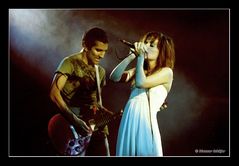 FLYLEAF live on stage (1)