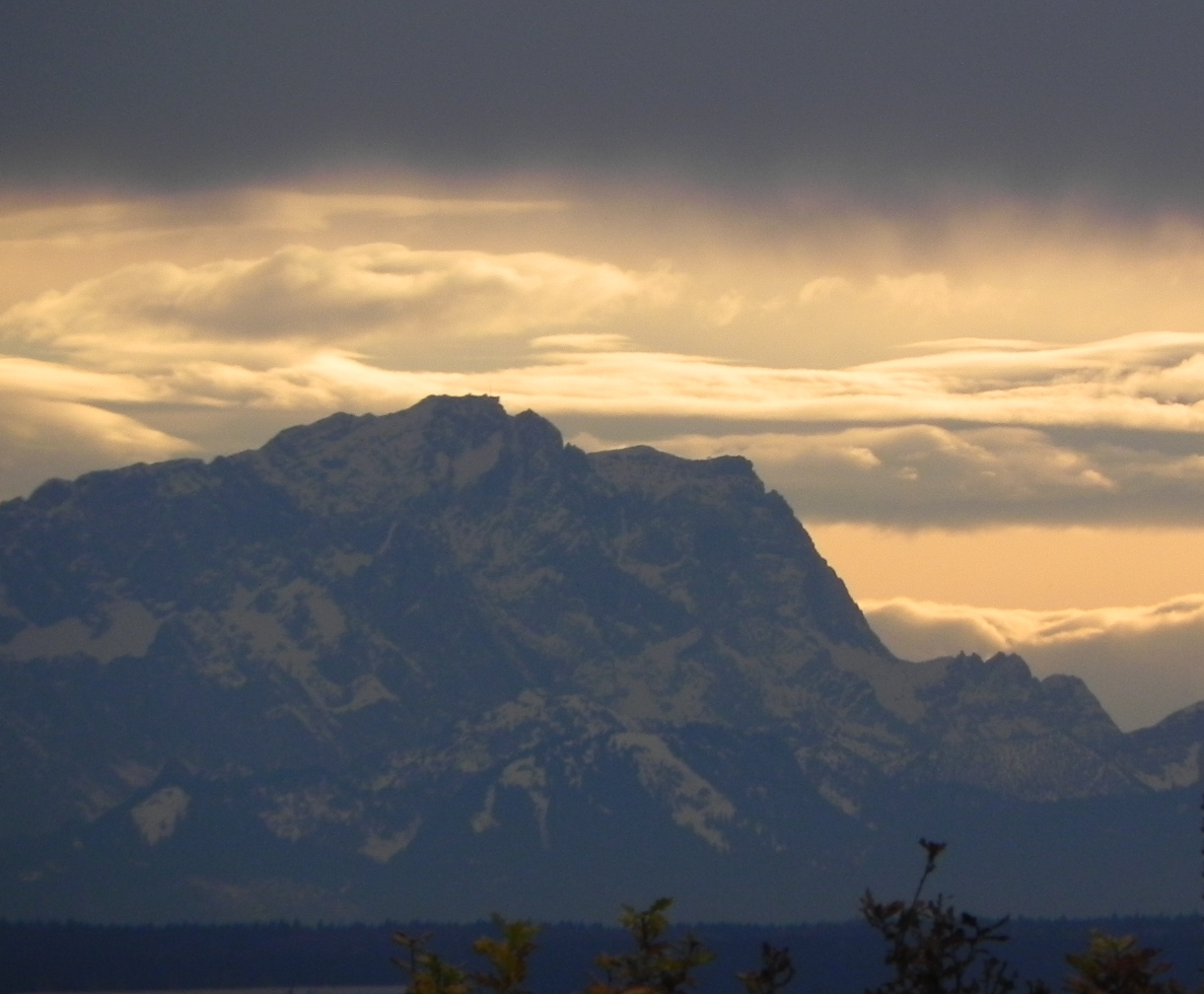 Föhnwolken über den Alpen- im Bild die Zugspitze.