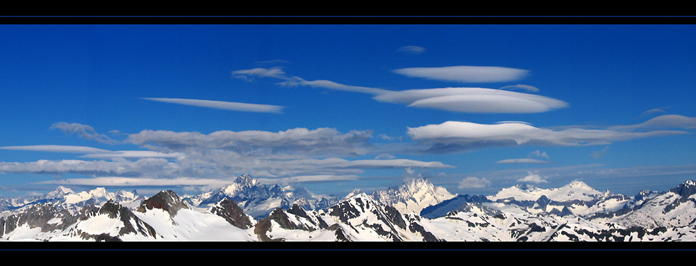 Föhnwolken über den zentralen Alpen