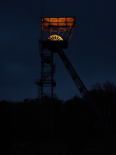 Förderturm bei Nacht