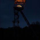 Förderturm bei Nacht