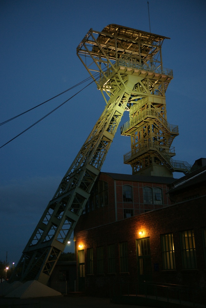 Förderturm bei Nacht