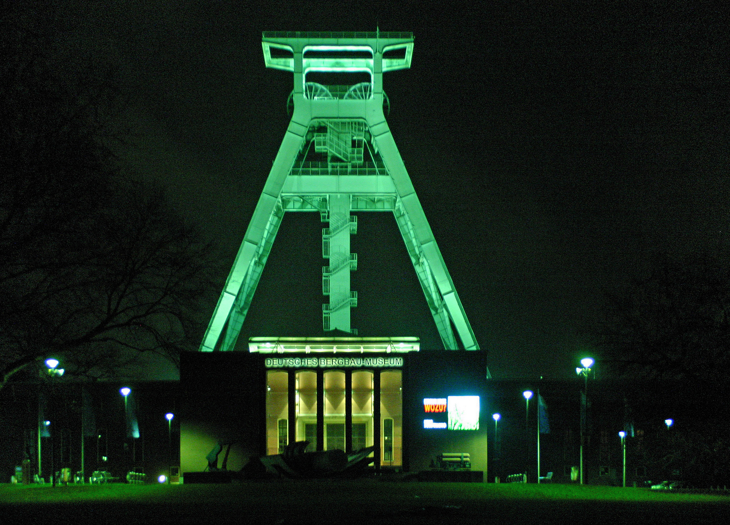 Förderturm Bochum bei Nacht