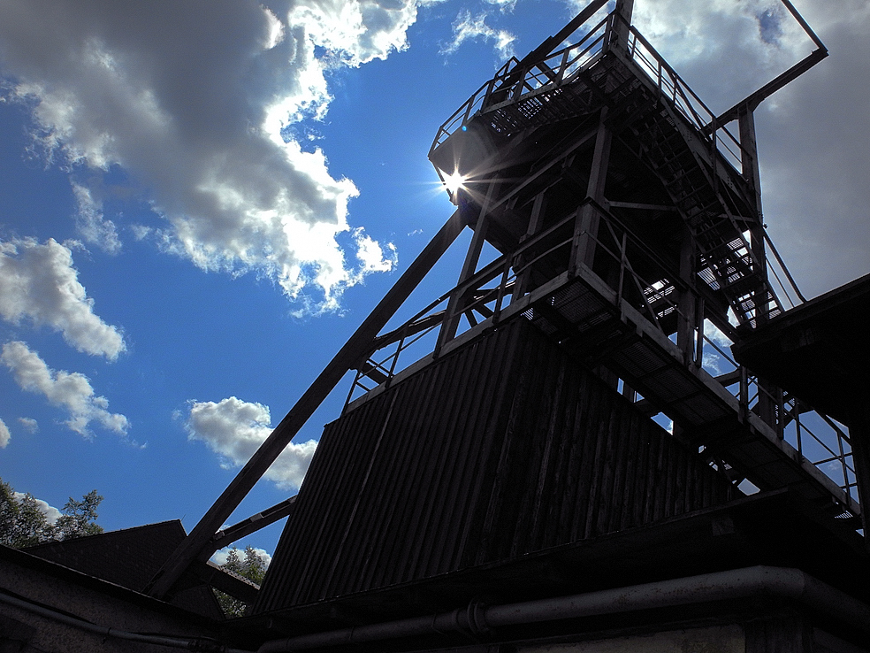 förderturm im ehemaligen schieferbergwerk lehesten