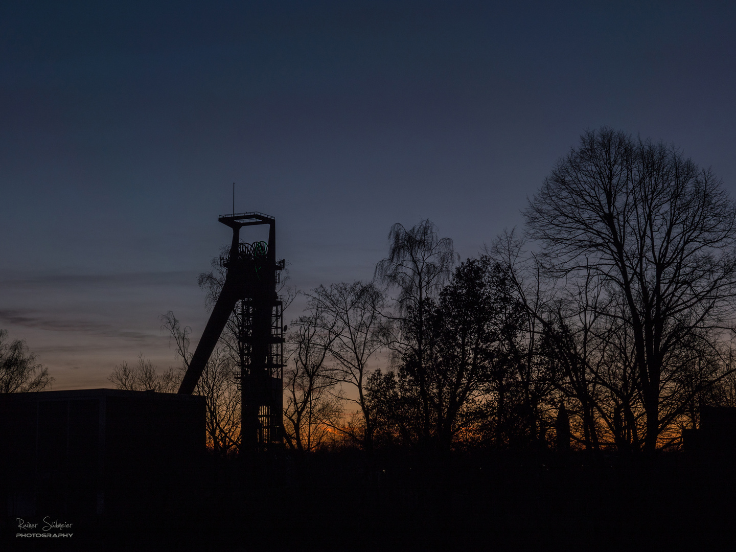 Förderturm im Sonnenaufgang, Halde Hoheward