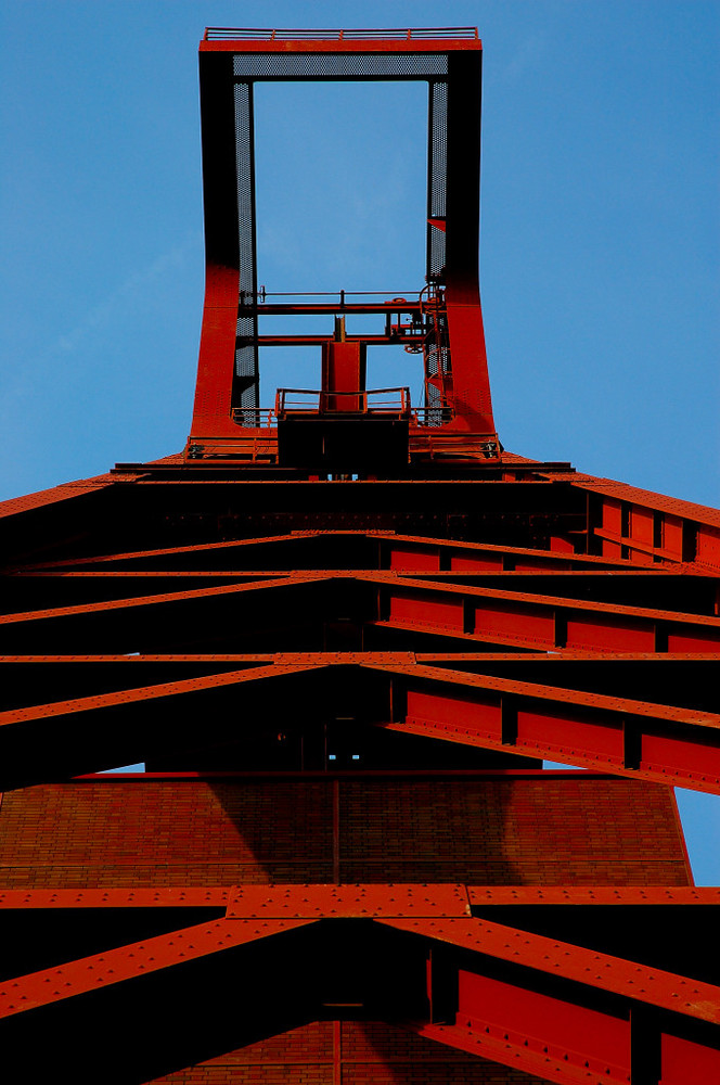 Förderturm, Zeche Zollverein Essen von Dirk Rievers 