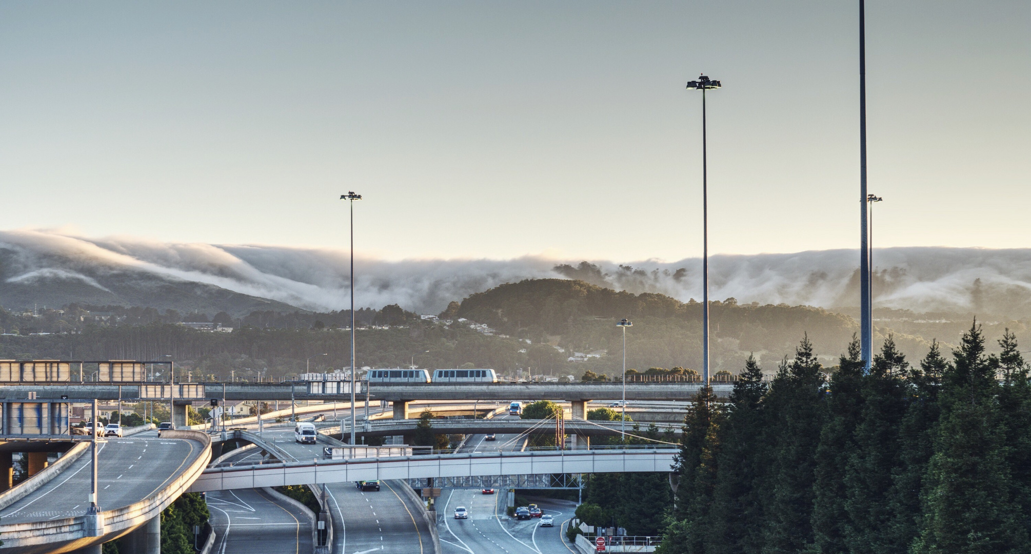 fog flowing along the hill @SF