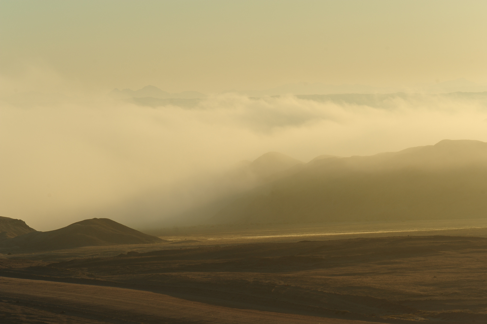 Fog in the Swakop River Valley(Mond Landschaft)