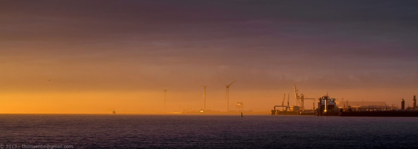 [ fog over cuxhaven ]