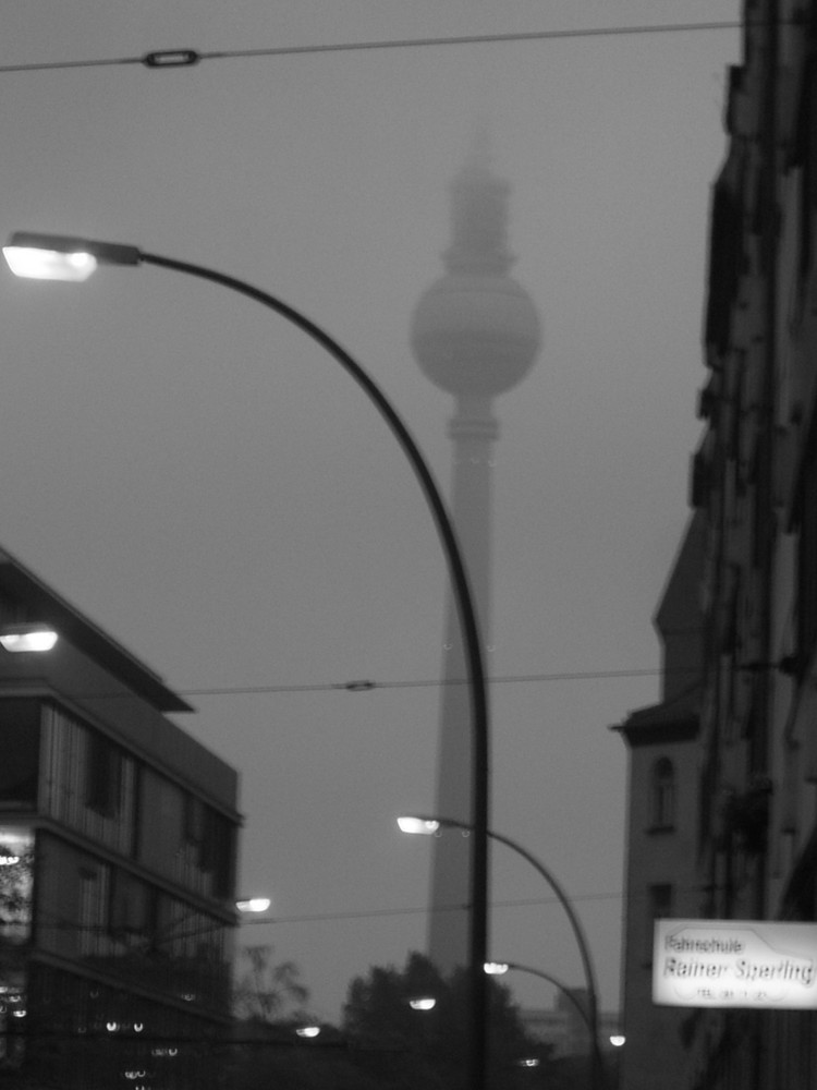 foggy day in berlin von Kim-Oliver Schöck 