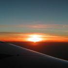 Fokker 100 linke Tragfläche im Sonnenuntergang