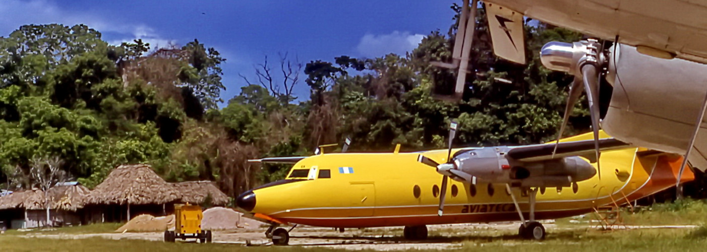 Fokker F27 Friendship und Airport Terminal