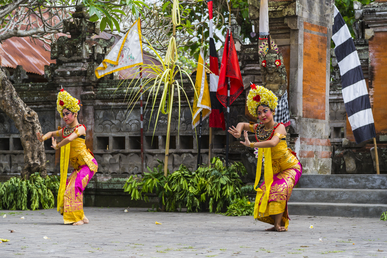 Folkloredancers - Bali