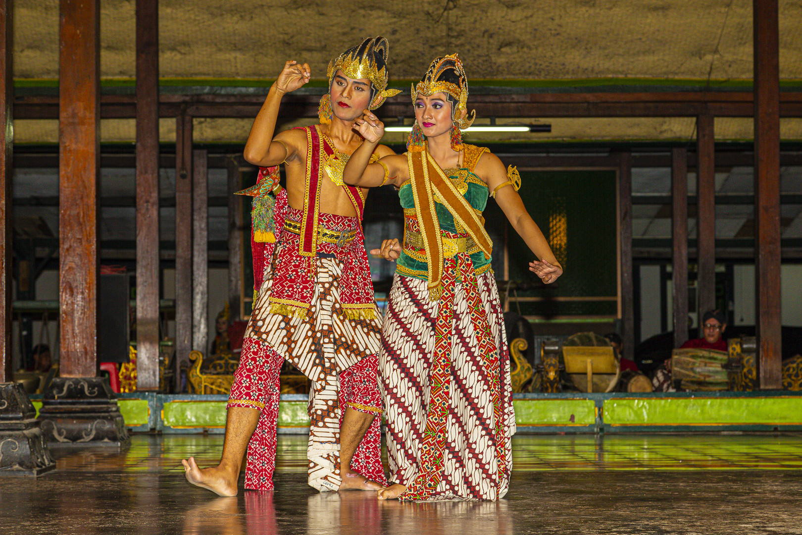 Folkloredancers - Java