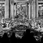 folla alla fontana di Trevi