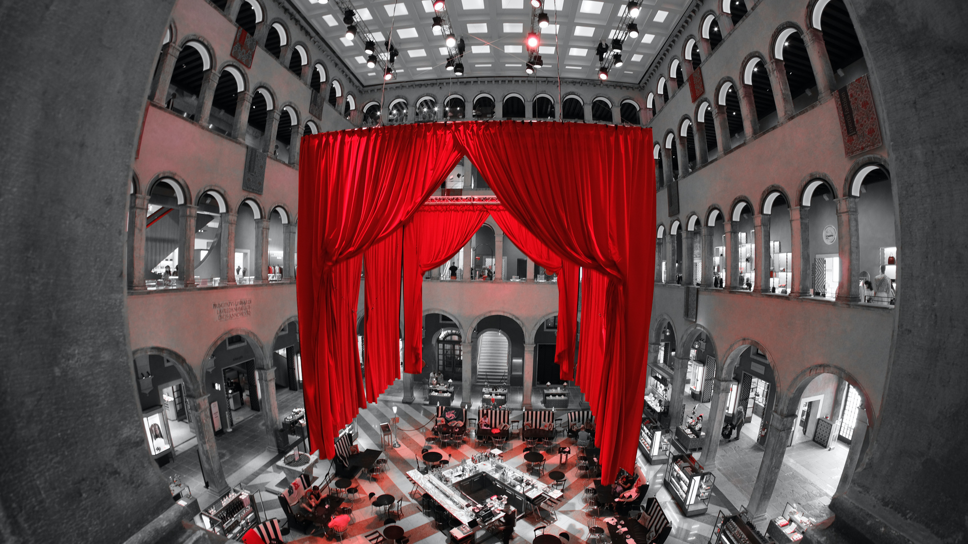 Fondaco dei Tedeschi, Red Curtain