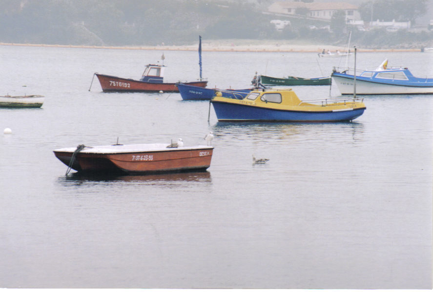 FONDEADAS EN SAN VICENTE DE LA BARQUERA, SANTANDER.