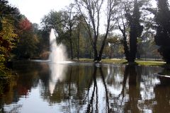 Fontäne Kurpark Bad Bellingen im Gegenlicht