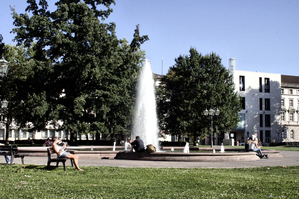 Fontänenbecken am Friedrichsplatz