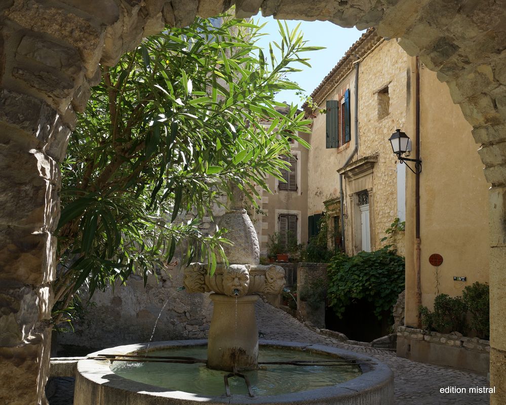 fontaine à Séguret