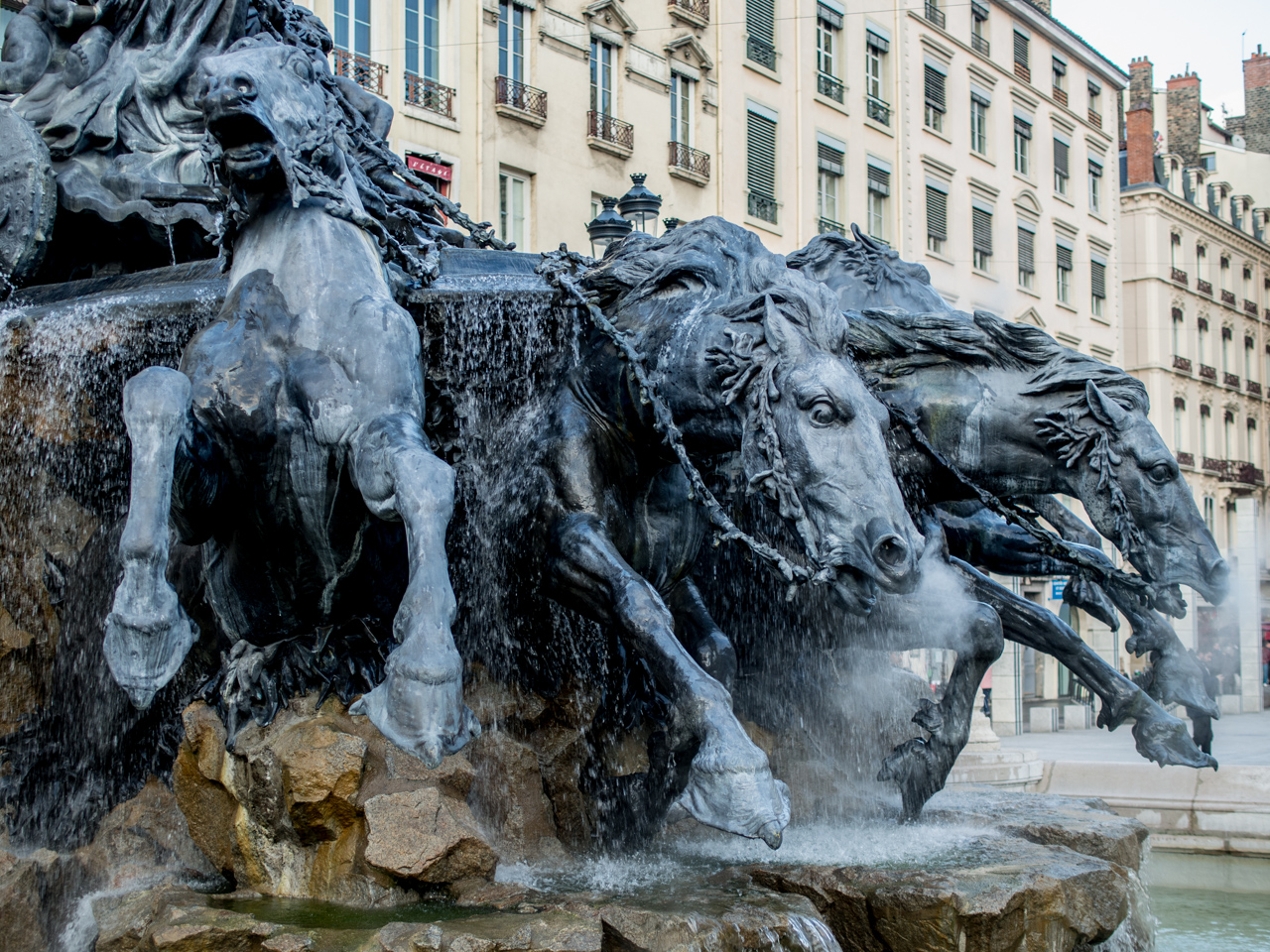 fontaine Bartholdi, détail 