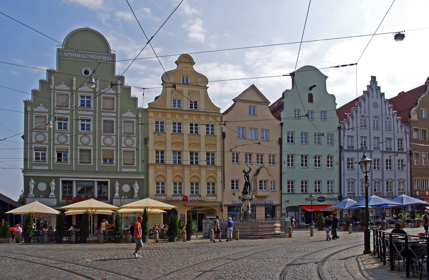 Fontaine de Mercure sur la « Morritzplatz » et la Rue Maximilien à Augsburg