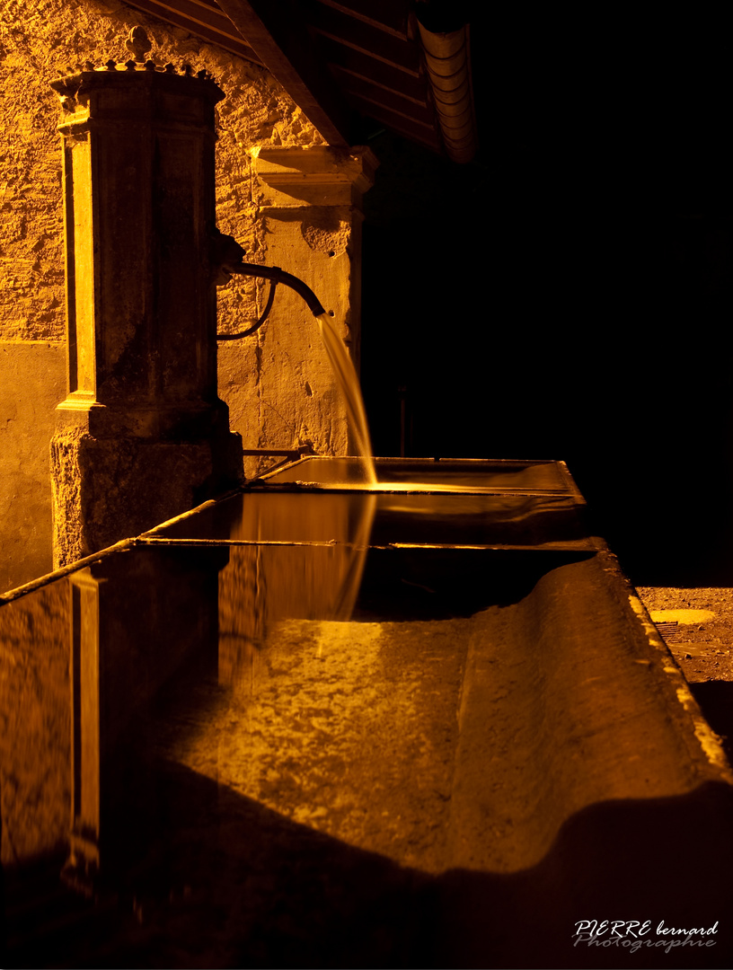 Fontaine de nuit