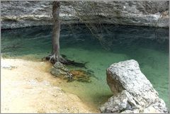 Fontaine de Vocluse: ein natürliches Märchenmotiv