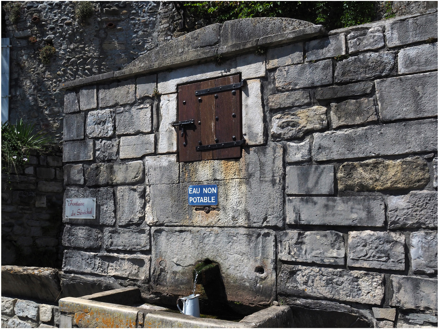 Fontaine du Sénéchal  --  Sauveterre-de-Béarn