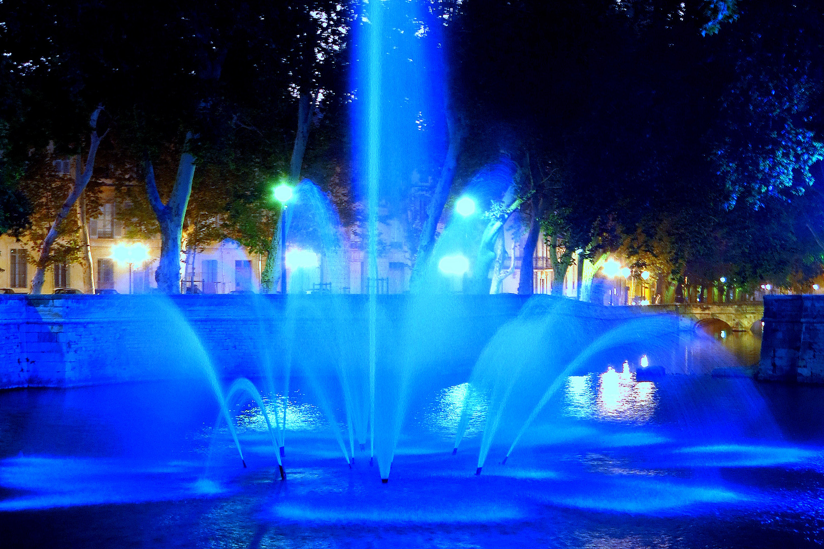 fontaine nimes