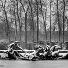 Fontaine sous la neige dans les jardins du chateau de Versailles