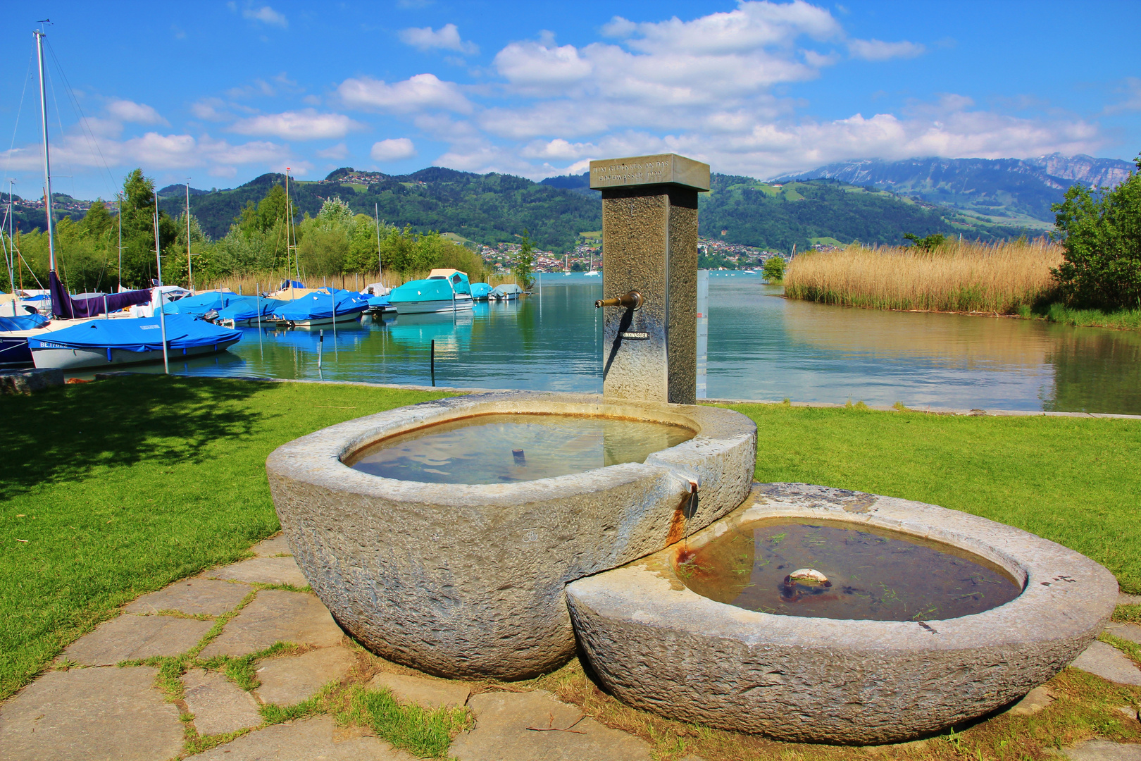 Fontana a Gwatt sul lago di Thun