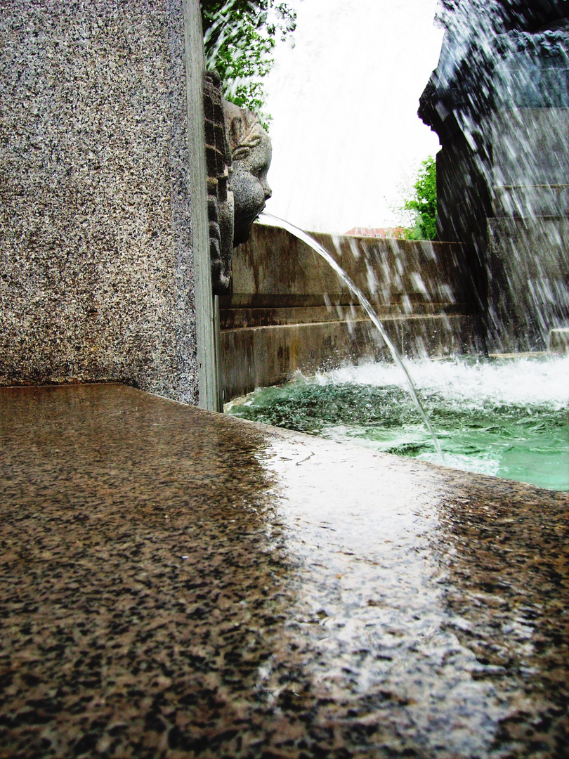 Fontana Angelica -Piazza Solferino - TORINO - dedicata all'amico Attilio Demitry -