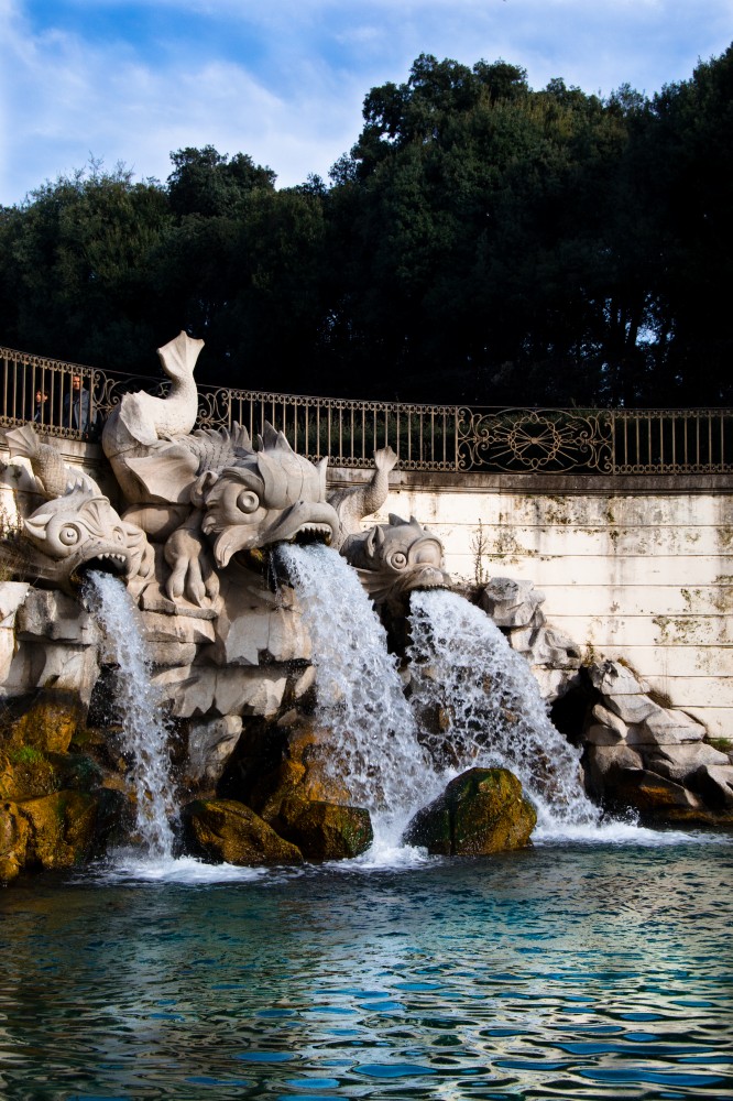 Fontana dei 3 delfini