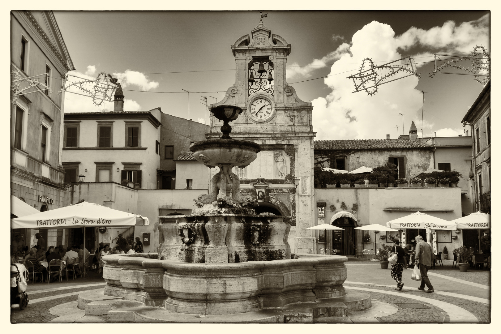 Fontana dei Delfini, Sutri